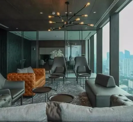 Infinity Pool And Sky View In Ekkamai Apartment